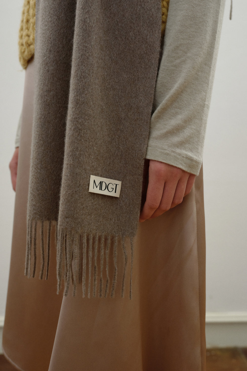 Woven Cashmere Scarf Solid_Dark beige